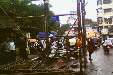 ‘रस्ते अडवा’ उत्सवास प्रारंभ! ‘रस्ते अडवा’ उत्सवास प्रारंभ!