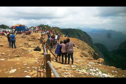 लोणावळ्याचा लायन्स पॉईट बनला ‘अवैध धंद्यांचा अड्डा’