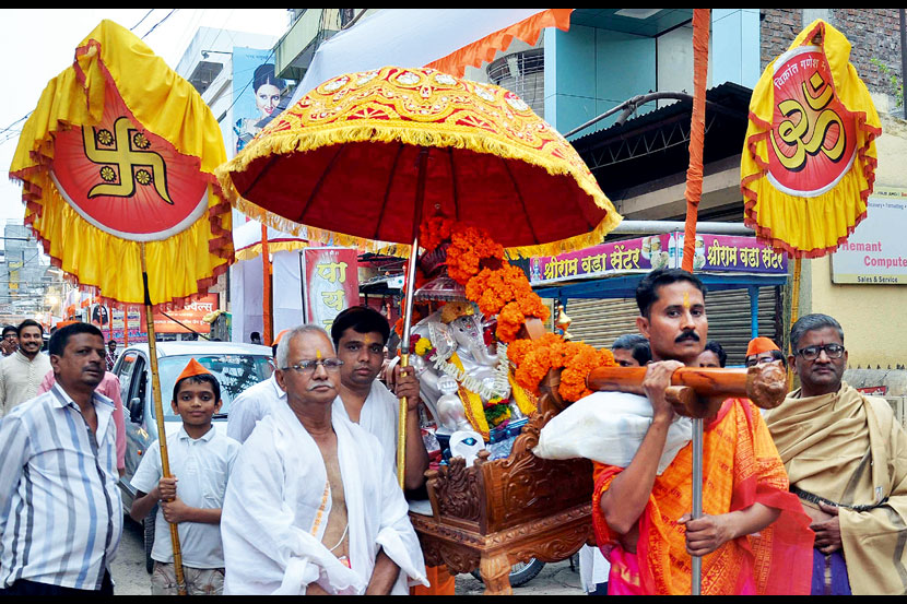 नगर शहरात ढोल-ताशांचाच निनाद, डीजेचे ‘विसर्जन’!
