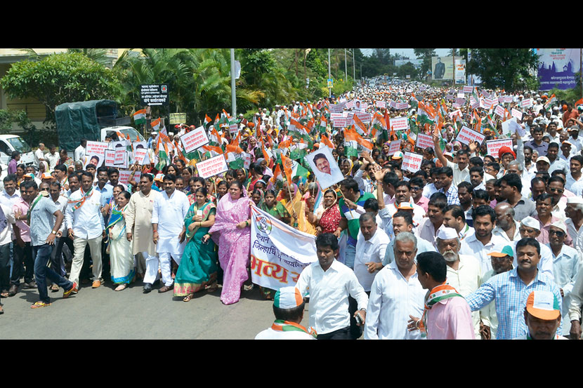 योजनांच्या अनुदानासाठी काँग्रेसचा कोल्हापुरात मोर्चा