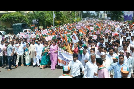 योजनांच्या अनुदानासाठी काँग्रेसचा कोल्हापुरात मोर्चा