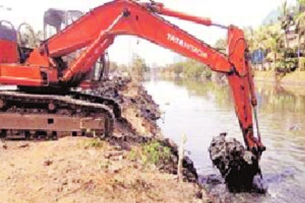 गेला गाळ कुणीकडे.. गेला गाळ कुणीकडे..