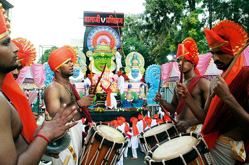 सातव्या दिवशी सांगवीतील मंडळांकडून गणरायाला भावपूर्ण निरोप