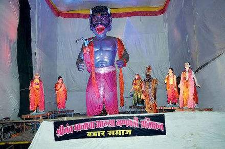 सोलापुरात शेवटच्या दिवसांत देखावे तयार