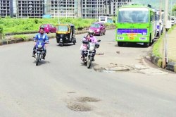 पटनी कंपनीजवळील जीवघेणा खड्डा ‘जैसे थे’