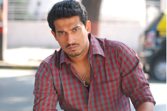 दाक्षिणात्य अभिनेत्याचे मराठी सिनेमासाठी दिग्दर्शन! दाक्षिणात्य अभिनेत्याचे मराठी सिनेमासाठी दिग्दर्शन!