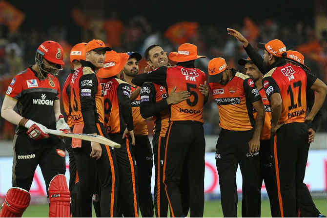 IPL 2019 SRH vs RCB : हैदराबादचा ‘सनराईज’; बंगळुरूवर ११८ धावांनी मात IPL 2019 SRH vs RCB : हैदराबादचा ‘सनराईज’; बंगळुरूवर ११८ धावांनी मात