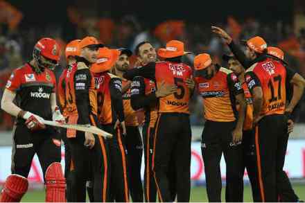 IPL 2019 SRH vs RCB : हैदराबादचा ‘सनराईज’; बंगळुरूवर ११८ धावांनी मात IPL 2019 SRH vs RCB : हैदराबादचा ‘सनराईज’; बंगळुरूवर ११८ धावांनी मात