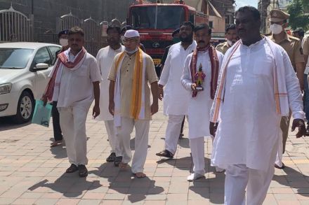पंढरपूर येथे धार्मिक स्थळं खुली करण्यासाठी आंदोलन करता