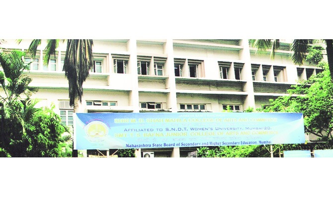 परीक्षेच्या आधीच विद्यार्थिनींना प्रश्न पुरविले गेले