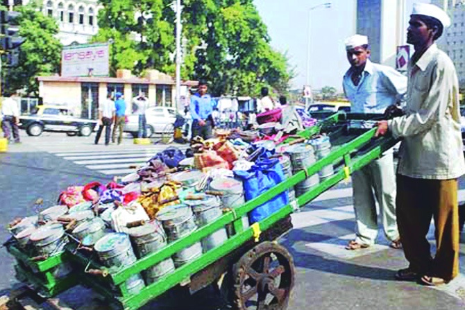 डबेवाल्यांकडून मुंबईकरांना ‘हात धुण्याचे’ धडे!