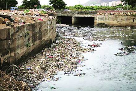 महापालिकेत सेना -भाजपमध्ये चिखलफेक