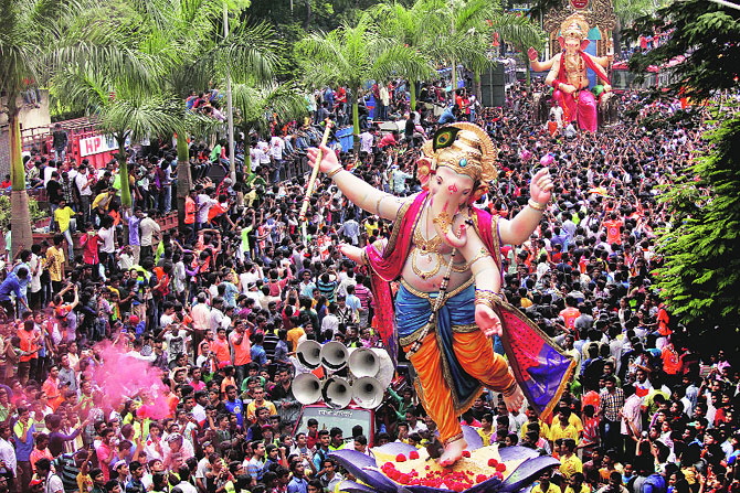 न्यायालयाच्या निर्देशांनुसारच गणेशोत्सव न्यायालयाच्या निर्देशांनुसारच गणेशोत्सव