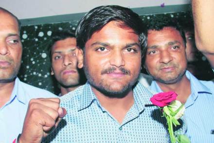 हार्दिक पटेलचे आंदोलन लांबणीवर हार्दिक पटेलचे आंदोलन लांबणीवर