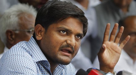 हार्दिक पटेल पुन्हा सापडल्यानंतर न्यायालयाला कळवण्याची तसदीही घेतली नाही, यामुळे न्यायालयाने मंगुकियांवर ताशेरे ओढले. हार्दिक पटेल पुन्हा सापडल्यानंतर न्यायालयाला कळवण्याची तसदीही घेतली नाही, यामुळे न्यायालयाने मंगुकियांवर ताशेरे ओढले.