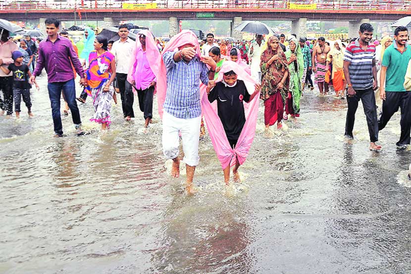 कुंभमेळ्यासाठी पाणी नाही! हमी देण्याचे उच्च न्यायालयाचे आदेश कुंभमेळ्यासाठी पाणी नाही! हमी देण्याचे उच्च न्यायालयाचे आदेश