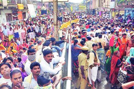 त्र्यंबकमध्ये गर्दीचा महापूर