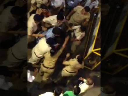 ‘लालबागचा राजा’च्या मंडपात तरुणीला मारहाणीप्रकरणी दोन महिला पोलीस निलंबित