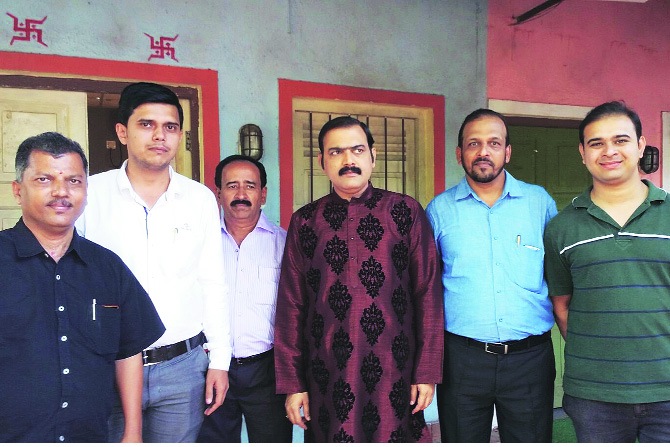 कुळगाव सोसायटीची शेतकऱ्यांना मदत