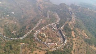 accident, Mishap, mumbai pune expressway, Loksatta, Loksatta news, Marathi , Marathi news