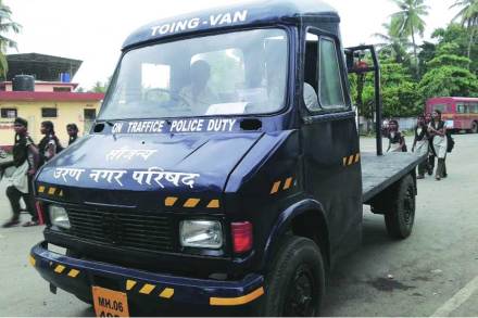 वाहतूक कोंडीवर ‘टोइंग व्हॅन’चा उतारा