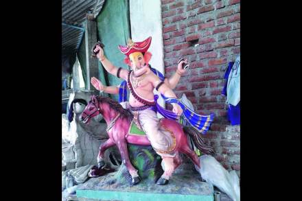 गणेशमूर्ती कारखान्यांवर थकबाकीचे विघ्न गणेशमूर्ती कारखान्यांवर थकबाकीचे विघ्न