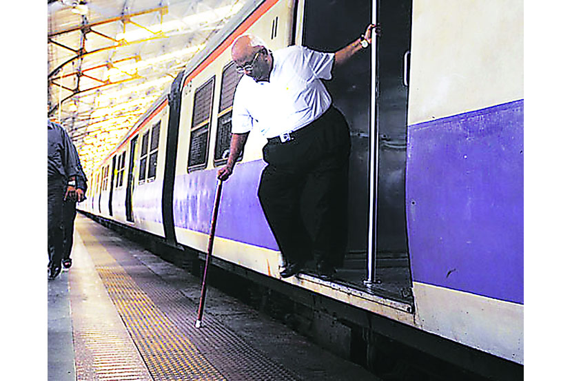 ‘म्हणे, पायदान आणि प्लॅटफॉर्म यांमधील अंतर सांभाळा!’