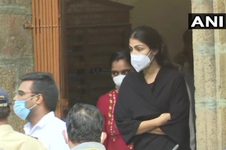रियाच्या अटकेनंतर बॉलिवूड कलाकारांनी पोस्ट केला ‘तो’ खास मजकूर