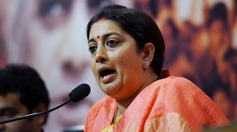 स्वत:चे अपयश झाकण्यासाठी सोनियांची मोदींवर टीका- स्मृती इराणी