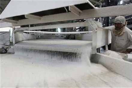 सायझिंग कामगारांचा गुंता ४३ दिवसांनंतरही कायम सायझिंग कामगारांचा गुंता ४३ दिवसांनंतरही कायम