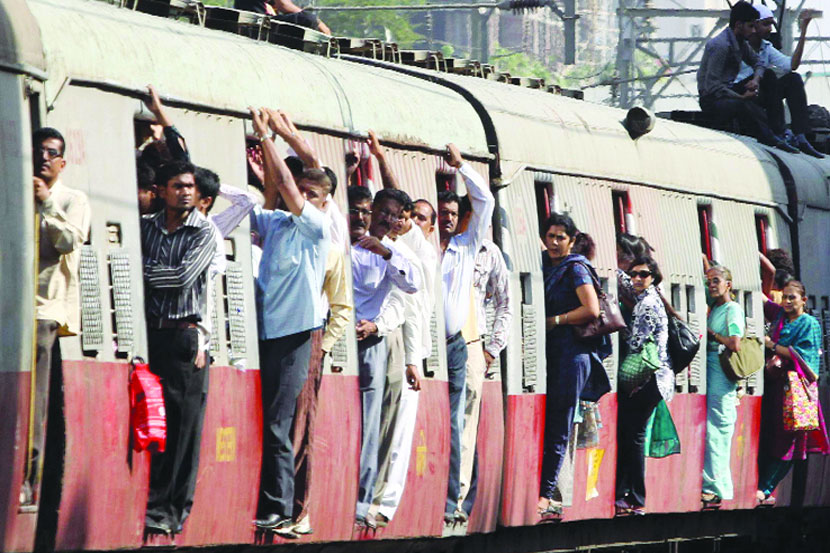 मध्य, पश्चिम व हार्बर मार्गावर रविवारी मेगाब्लॉकला सुटी