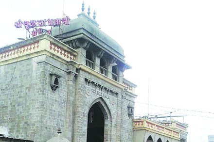 तुळजाभवानी मंदिरातील गैरव्यवहार उजेडात आणणाऱ्या गंगणेंना नोटीस