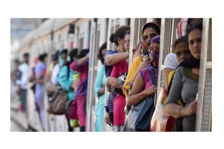 चुनाभट्टीजवळ लोकल ट्रेन बंद पडल्याने हार्बर रेल्वेमार्गावरील वाहतूक विस्कळीत चुनाभट्टीजवळ लोकल ट्रेन बंद पडल्याने हार्बर रेल्वेमार्गावरील वाहतूक विस्कळीत