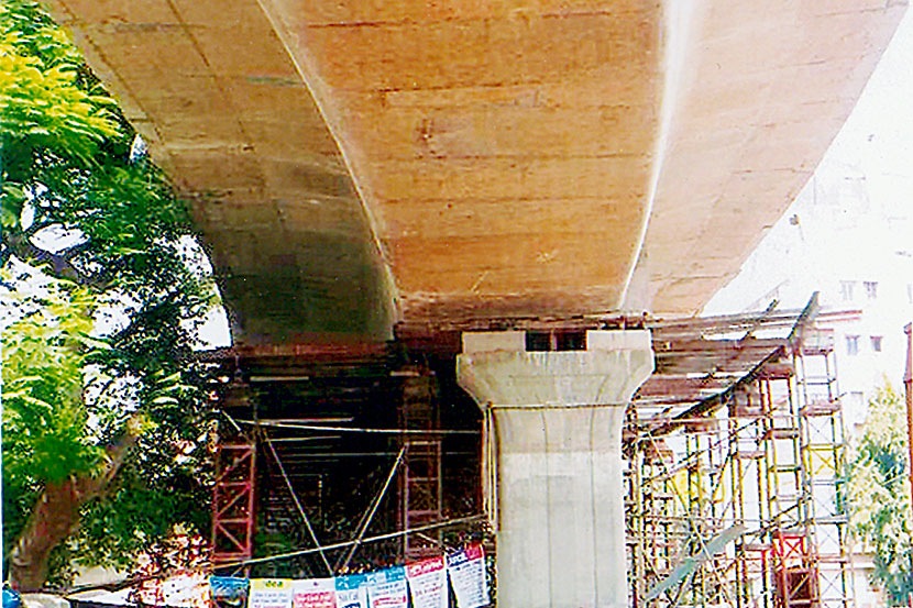 स्वारगेट येथील उड्डाणपूल धोकादायक बनल्याची तक्रार