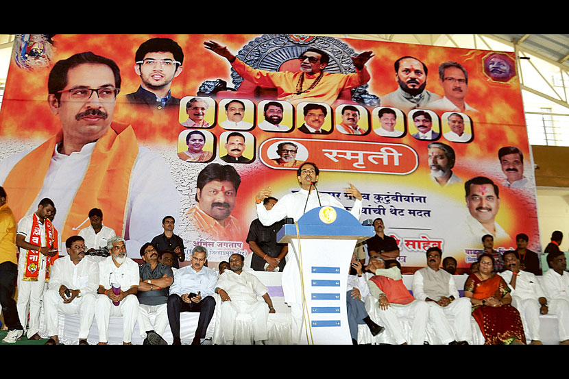 राज्यात घोषणांचाच पाऊस- उद्धव ठाकरे