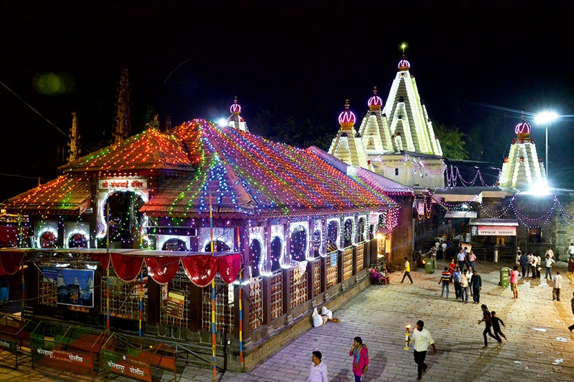 महालक्ष्मी मंदिरापासून अवघ्या २०० मीटरवर भरला जातो रॉकेलचा टँकर महालक्ष्मी मंदिरापासून अवघ्या २०० मीटरवर भरला जातो रॉकेलचा टँकर