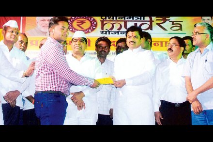 नगर-मुंबई बुलेट ट्रेनसाठी प्रयत्न- शिंदे नगर-मुंबई बुलेट ट्रेनसाठी प्रयत्न- शिंदे