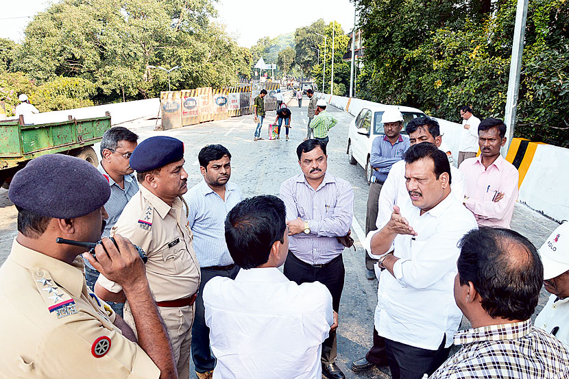 संचेती चौकातील पुलाचा एक भाग वाहतुकीसाठी खुला करण्याचे आदेश संचेती चौकातील पुलाचा एक भाग वाहतुकीसाठी खुला करण्याचे आदेश