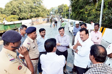 संचेती चौकातील पुलाचा एक भाग वाहतुकीसाठी खुला करण्याचे आदेश संचेती चौकातील पुलाचा एक भाग वाहतुकीसाठी खुला करण्याचे आदेश
