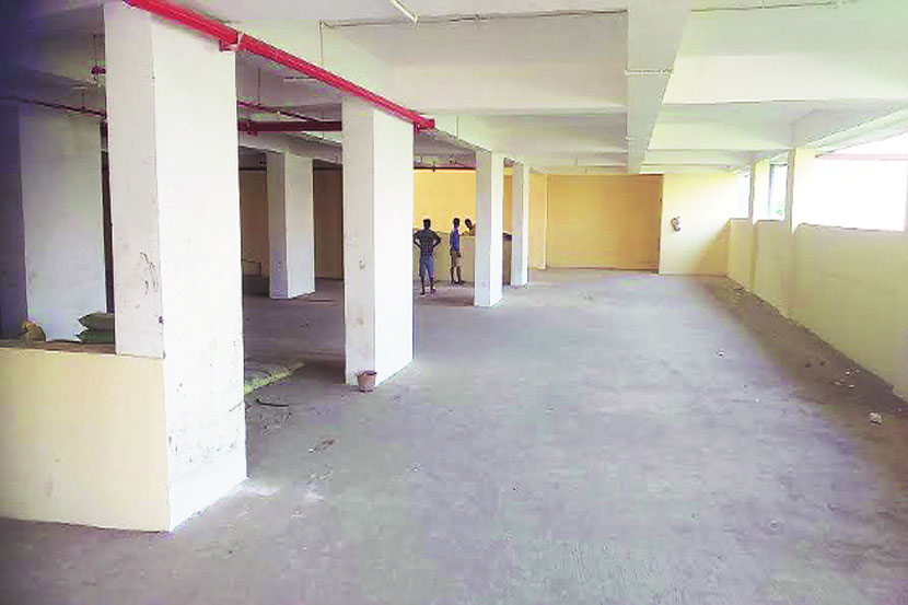 महापालिकेच्यावतीने मीरा रोड येथील कनाकिया मार्गावरील खासगी भूखंडावर उभारण्यात आलेल्या बहुमजली वाहनतळावर एकावेळी सुमारे शंभर वाहने उभी करण्याची क्षमता आहे. 