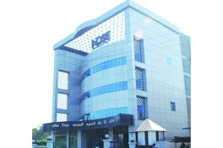 जिल्हा बँक शाखांवर दरोडय़ांची ‘सातवी माळ’ जिल्हा बँक शाखांवर दरोडय़ांची ‘सातवी माळ’