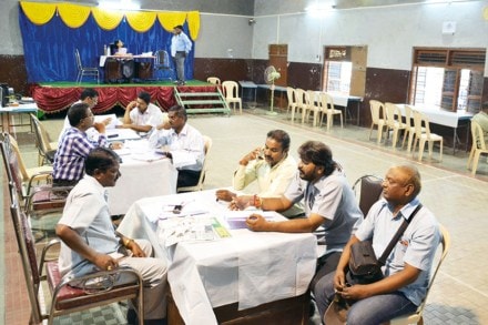 अर्ज दाखल करण्यात ‘सव्र्हर डाऊन’चा अडथळा अर्ज दाखल करण्यात ‘सव्र्हर डाऊन’चा अडथळा