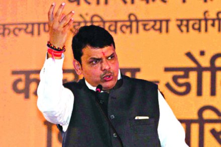 भाजपने प्रचाराचा केंद्रिबदू मुख्यमंत्री देवेंद्र फडणवीस यांच्याभोवतीच कायम ठेवला  भाजपने प्रचाराचा केंद्रिबदू मुख्यमंत्री देवेंद्र फडणवीस यांच्याभोवतीच कायम ठेवला