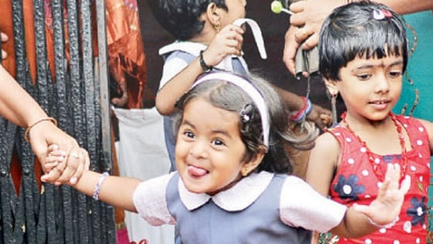 शालाबाह्य़ मूल दाखवा आणि ५०० रुपये मिळवा! शालाबाह्य़ मूल दाखवा आणि ५०० रुपये मिळवा!