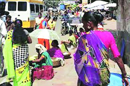 फेरीवाल्यांचे सर्वेक्षण करण्यासाठी एका कंपनीला कंत्राट दिल्याचे त्यांनी दिली.