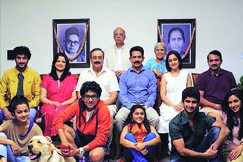 उत्तम सादरीकरणातून भाष्य करण्याचा प्रयत्न करीत रंजनमूल्यही टिकवत प्रेक्षकांना खिळवून ठेवणारा सिनेमा केला आहे.