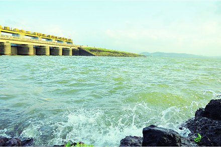 धरणातून पाणी सोडले जाणार नसले तरी पाटबंधारे विभागाच्या स्थानिक अधिकाऱ्यांनी पाणी सोडण्याच्या दृष्टिकोनातून आवश्यक तयारी, पोलीस बंदोबस्त आदींची पूर्तता करण्याचे काम सुरू केले आहे. 