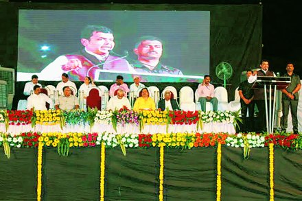 गोळवलकर गुरूजी कौशल्य विकास केंद्राच्या उद्घाटनानंतर मुख्यमंत्री देवेंद्र फडणवीस बोलत होते.