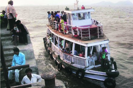 उरण मोरा ते भाऊचा धक्का मुंबई ही जलसेवा बारमाही सुरू असते. या जलमार्गातून दररोज सातआठ हजार प्रवासी प्रवास करीत आहेत. 