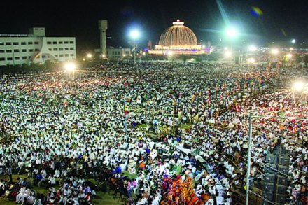 देवेंद्र फडणवीस म्हणाले, नुकत्याच झालेल्या जपानमधील कार्यक्रमाचा हवाला देत तेथे बौद्ध धर्माचा प्रसार करणारे नागार्जुन यांचे रामटेकमध्ये वास्तव्य या अनुषंगाने जपानशी आपला संबंध आहे. देवेंद्र फडणवीस म्हणाले, नुकत्याच झालेल्या जपानमधील कार्यक्रमाचा हवाला देत तेथे बौद्ध धर्माचा प्रसार करणारे नागार्जुन यांचे रामटेकमध्ये वास्तव्य या अनुषंगाने जपानशी आपला संबंध आहे.